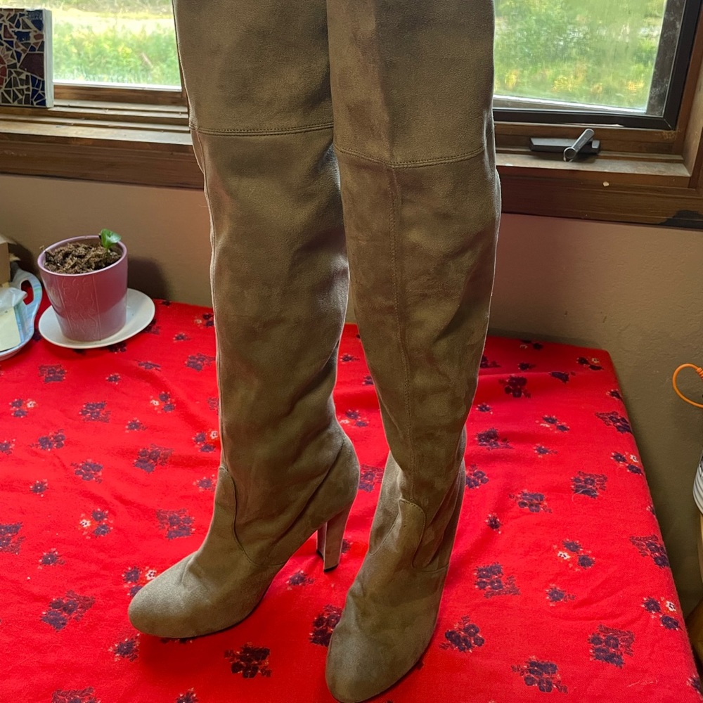 Steve Madden Knee High Boots 8